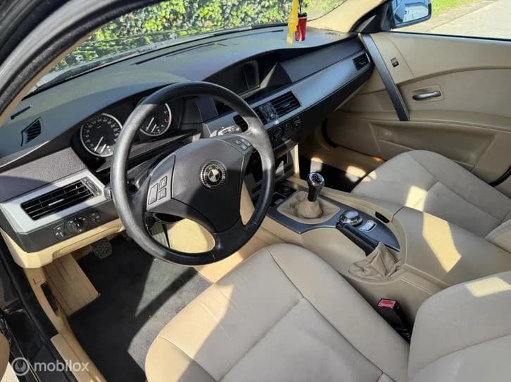 BMW 5-serie 523i foto 2