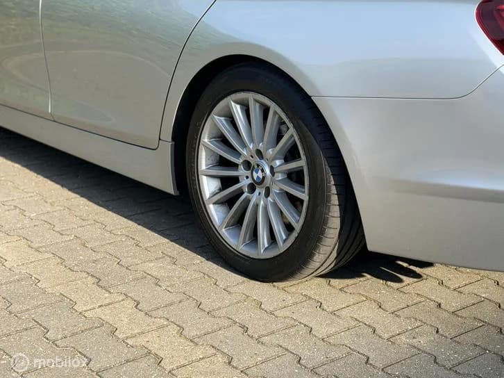 BMW 5-serie Touring foto 13