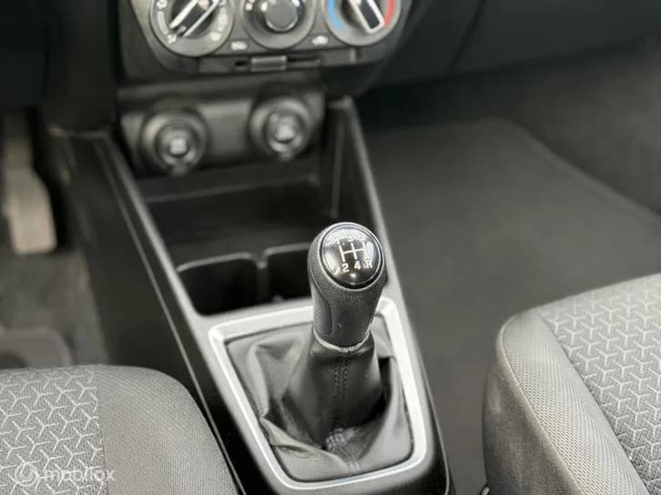 Suzuki Swift foto 15