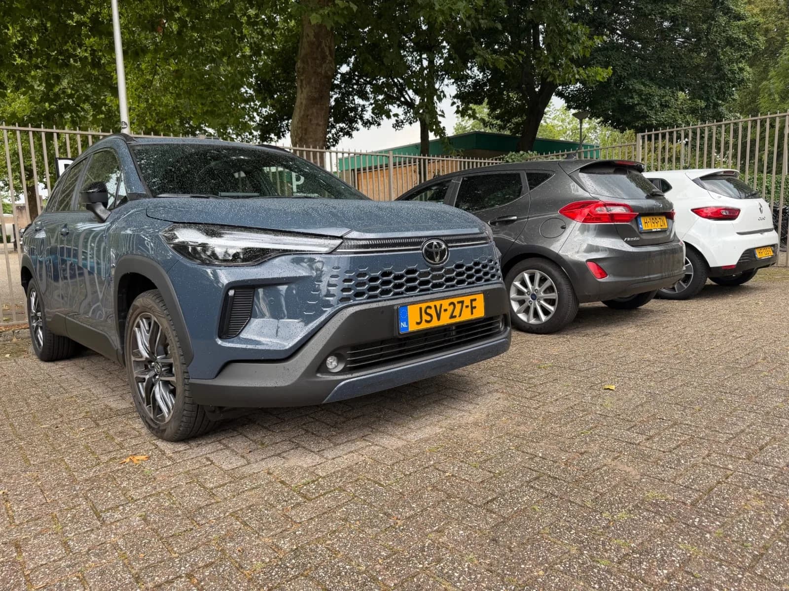 Occasions op de buitenstalling van Ekeris Automotive