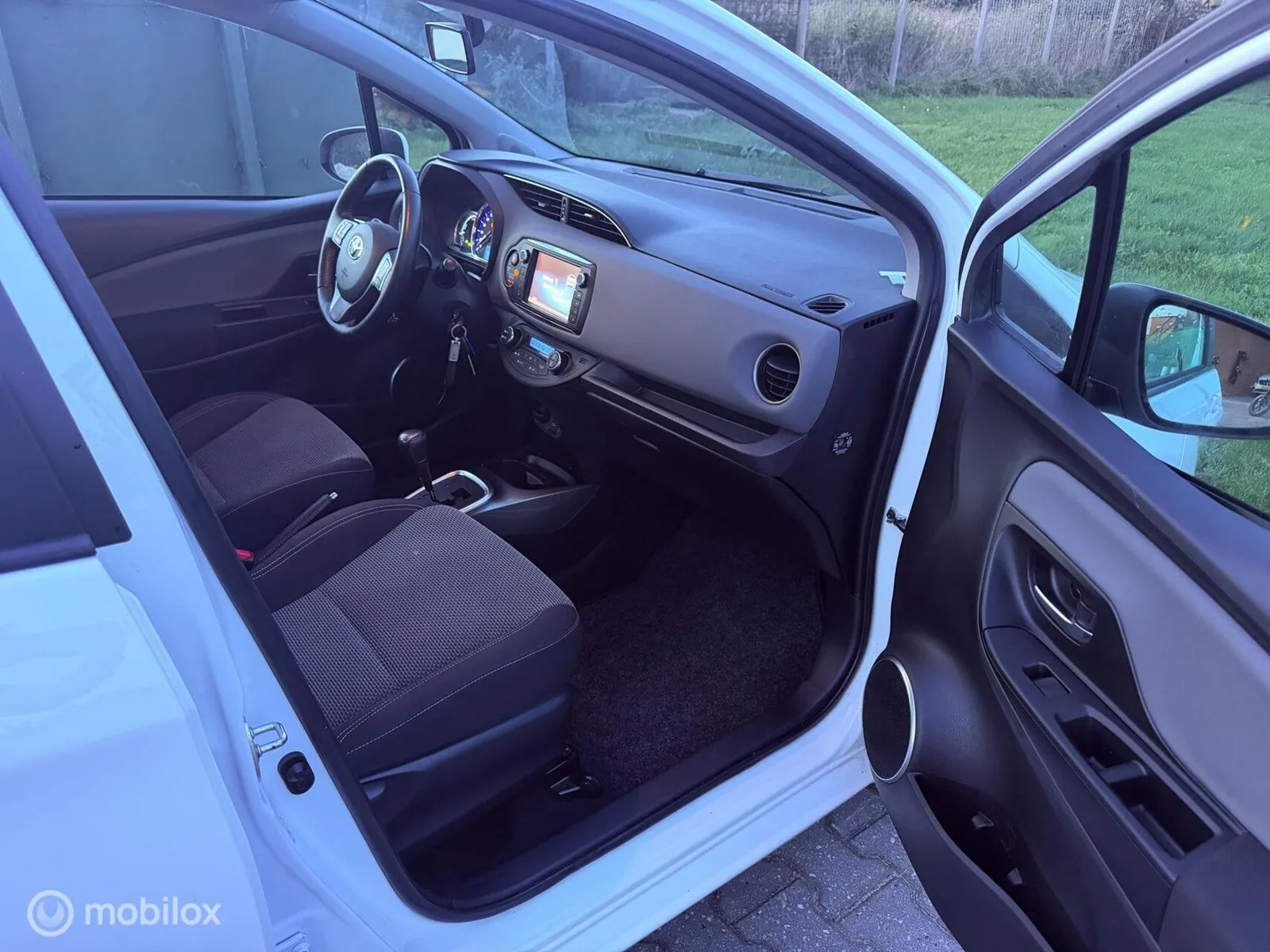 Toyota Yaris foto 18